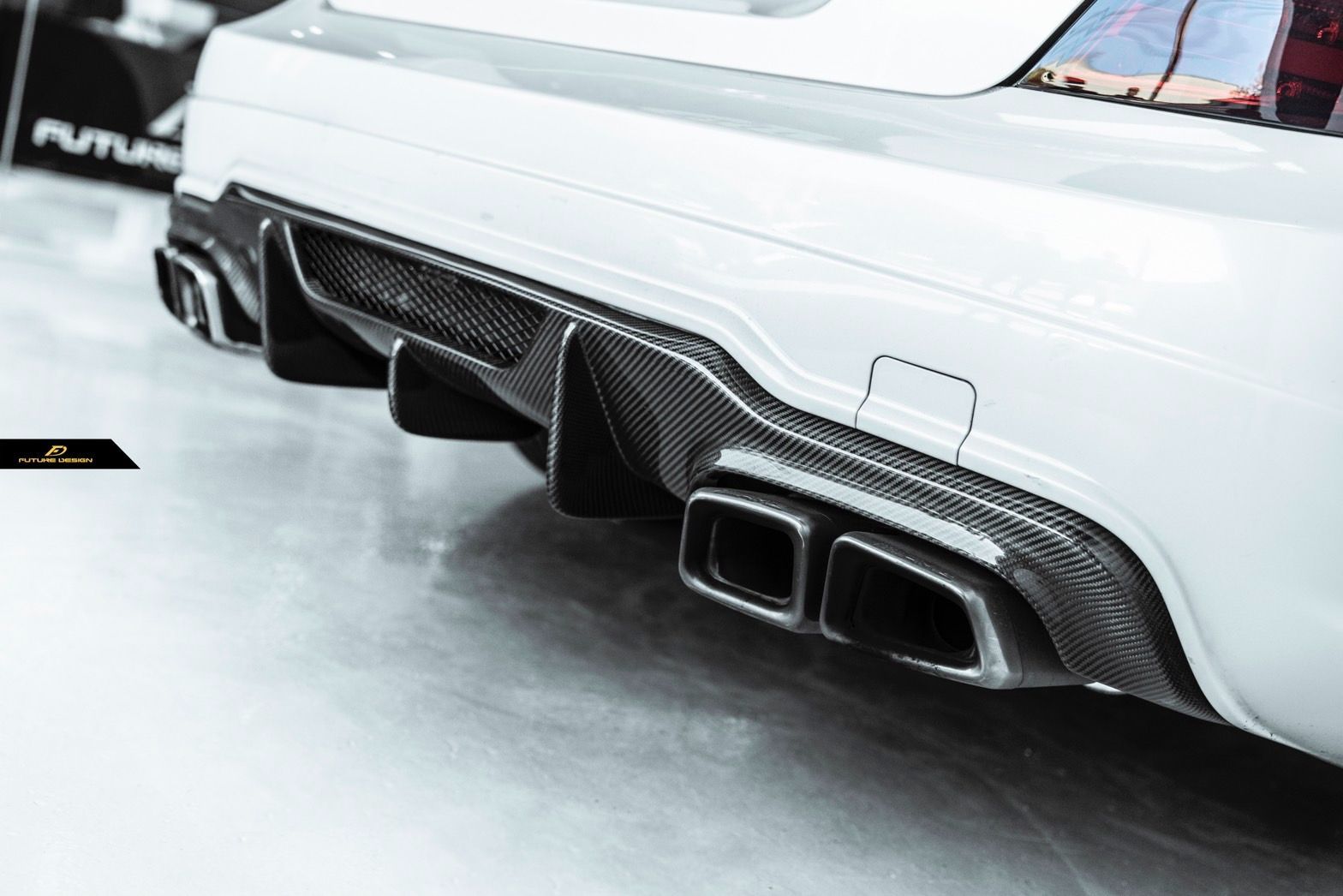 FUTURE DESIGN BENZ メルセデス ベンツ C-Class W204 C63 AMG 後期用 リアディフューザー 本物Drycabon ドライカーボン カスタム エアロ