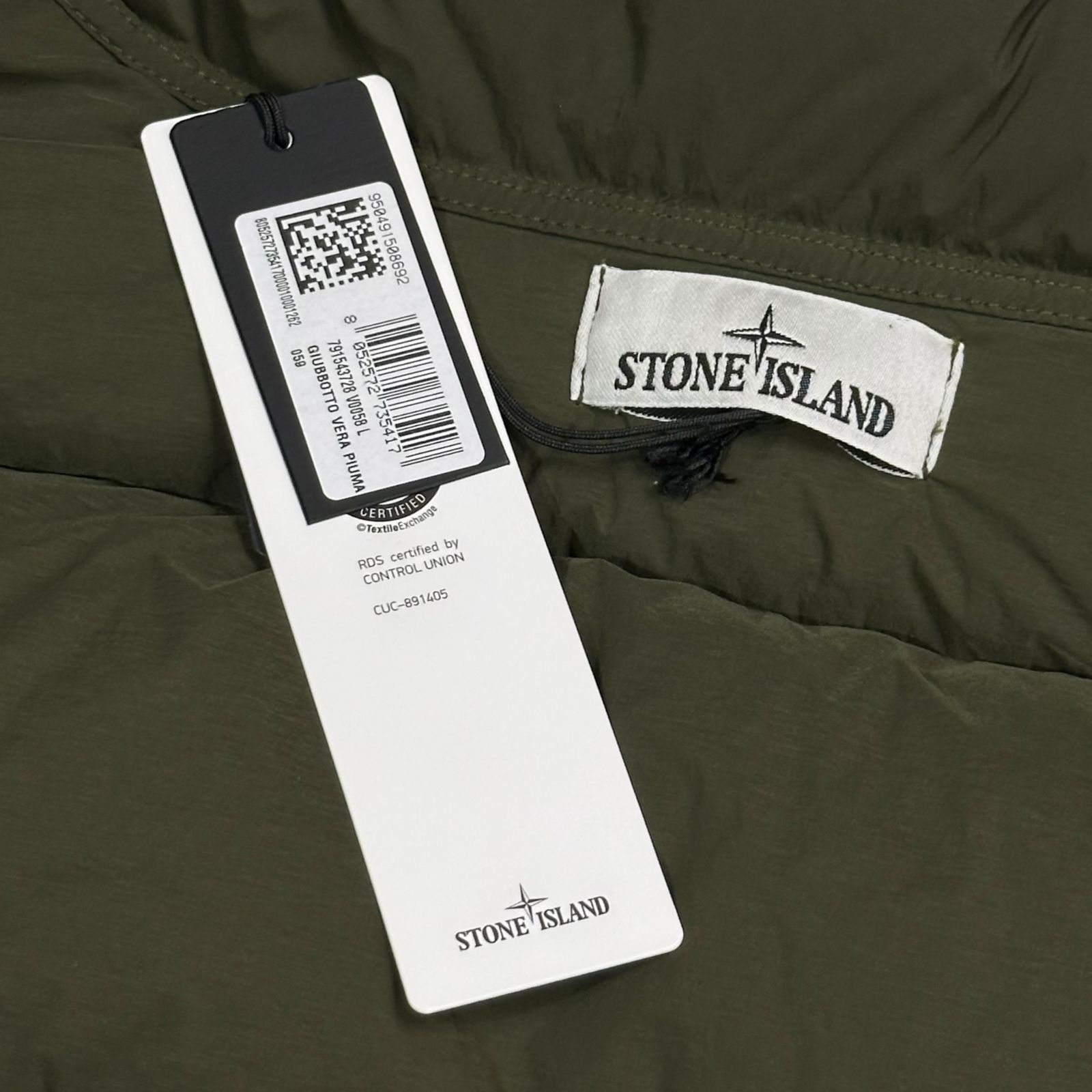 STONE ISLAND(ストーンアイランド) 23AW SEAMLESS TUNNEL NYLON DOWN 
