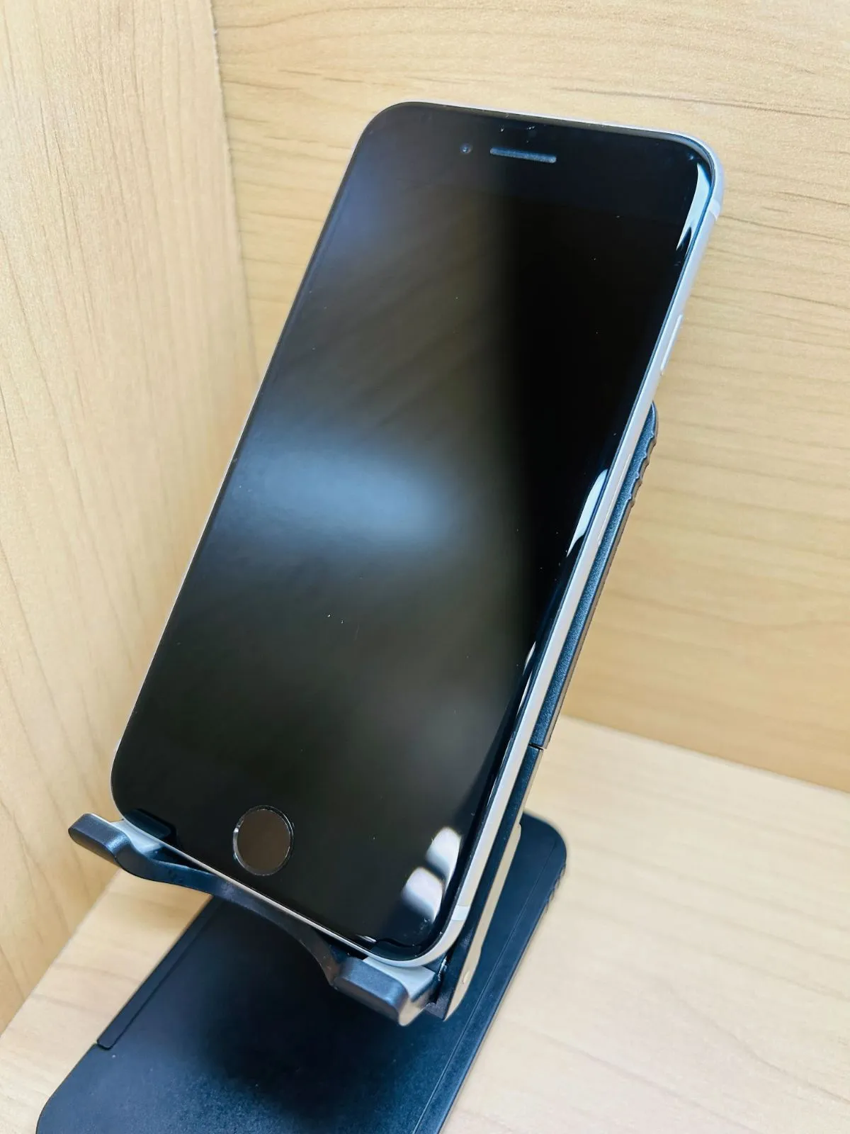 74057】【SIMロック解除済】iPhone SE 第2世代 64GB ホワイト 74057】【SIMロック解除済】iPhone SE 第2世代 64GB ホワイト