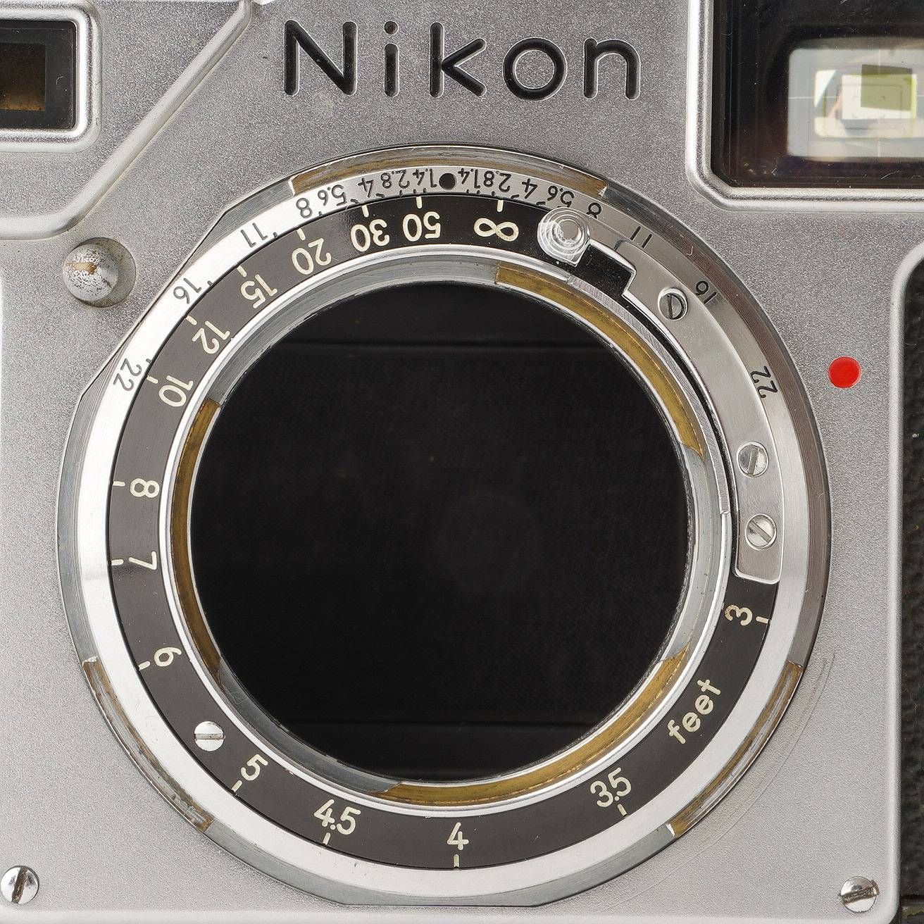 Nikon S