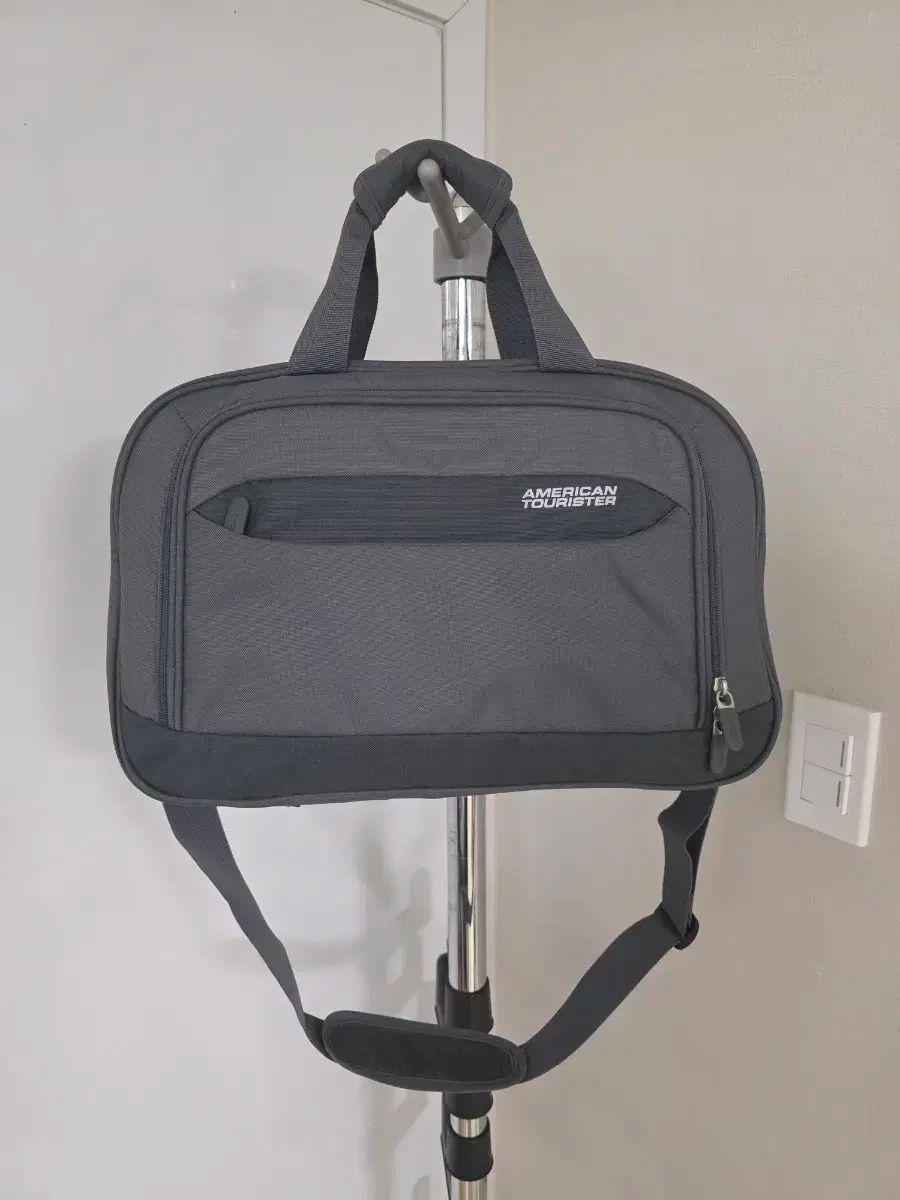 アメリカン American Tourister アメリカンツーリスター バッグ クロスバッグ これは です