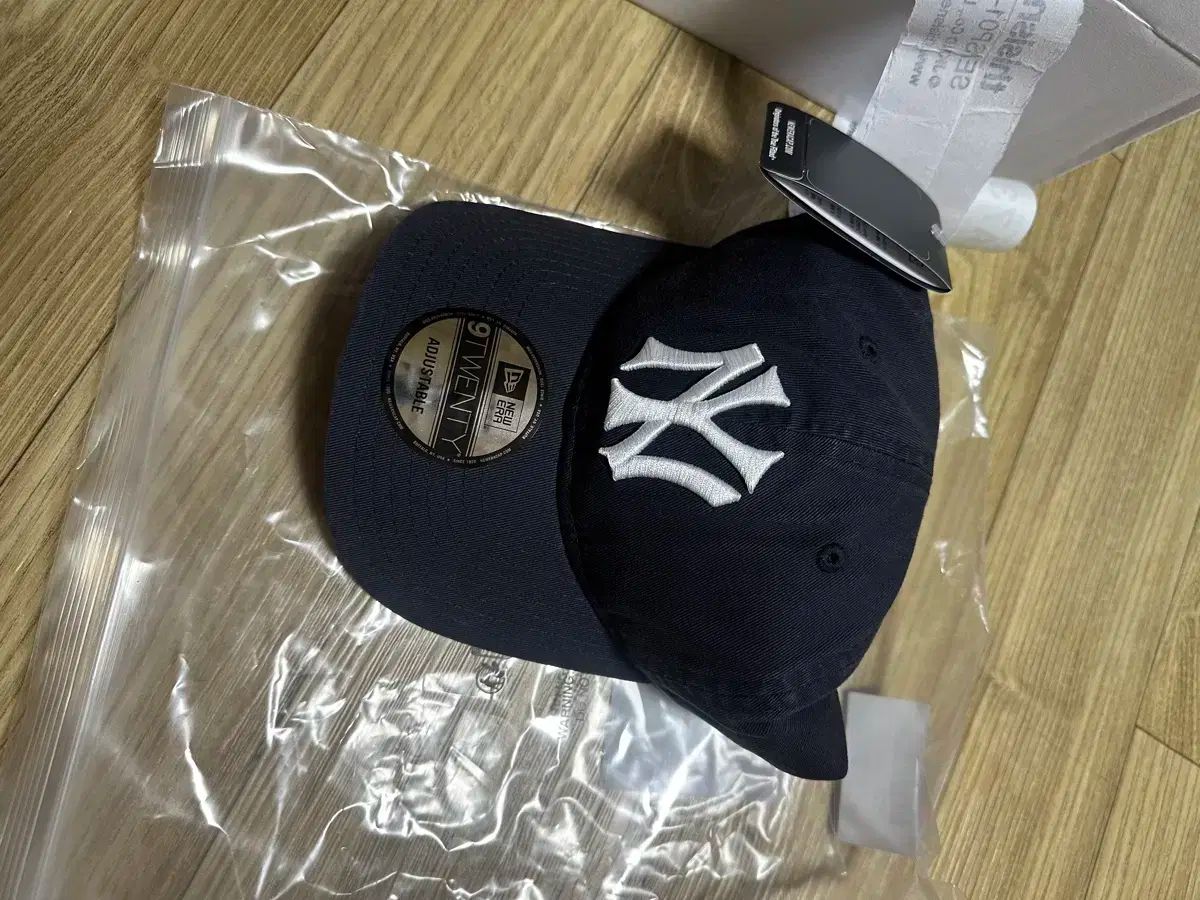 国内未入荷　新品 韓国　thisisneverthat キャップ　ネイビー thisisneverthat（ディスイズネバーザット）の