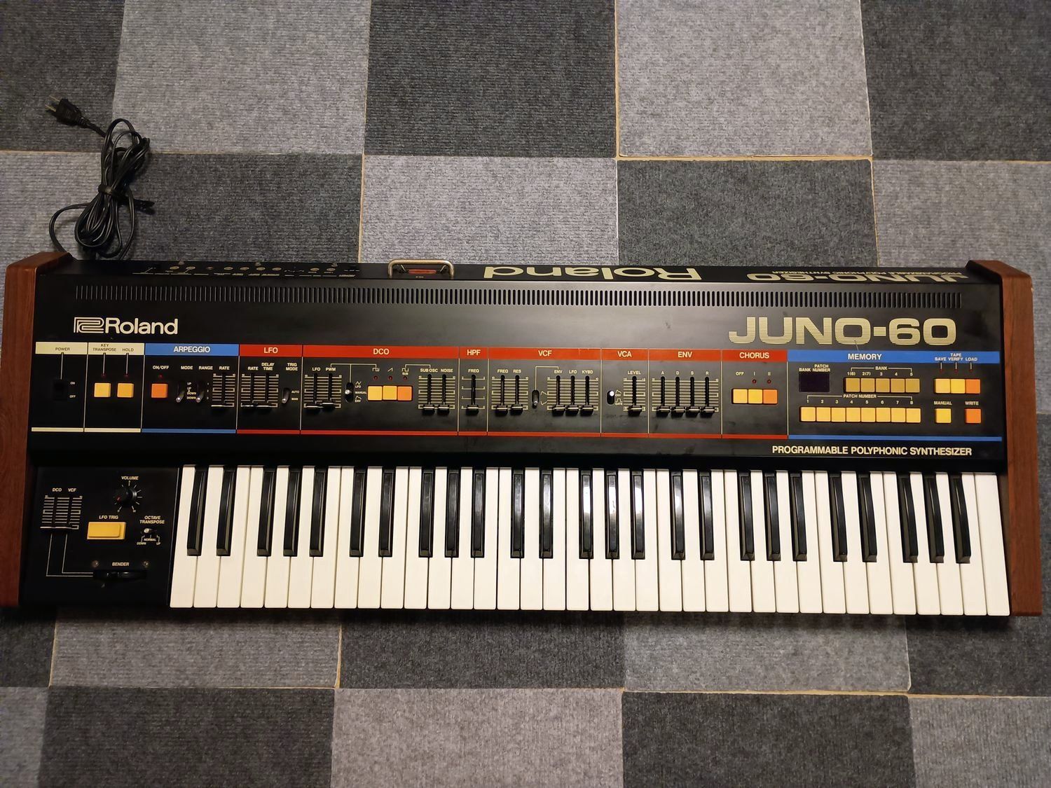 Roland JUNO-60 アナログシンセサイザー 通電のみ確認 ジャンク 🎹 Roland JUNO-60 | 整備済みヴィンテージ・アナログ