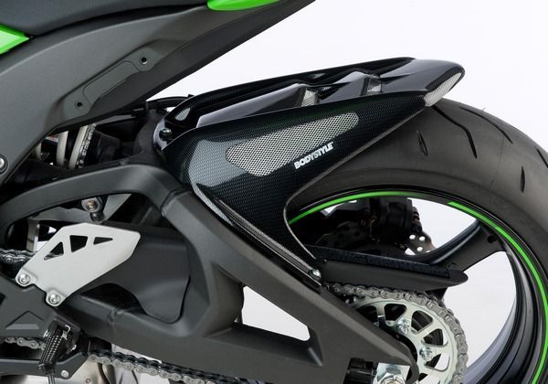 なな BODYSTYLE / ボディースタイル リアハガー カーボンルック | 6529556