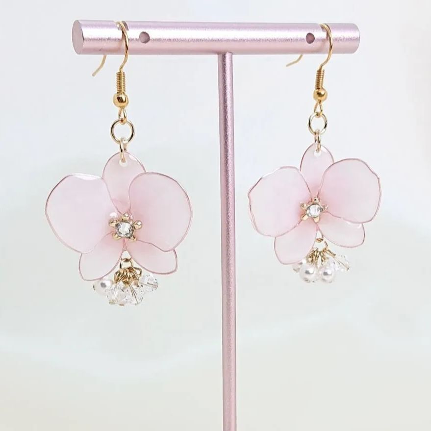 春 新作 NEW ✨ 胡蝶蘭 蘭の花 ピアス or イヤリング アレルギー対応