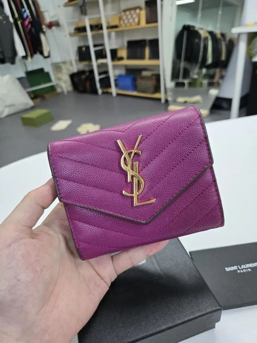 美品✨HIROKO HAYASHI VELENO 薄型二つ折り財布 牛革 黒 楽天市場】【3