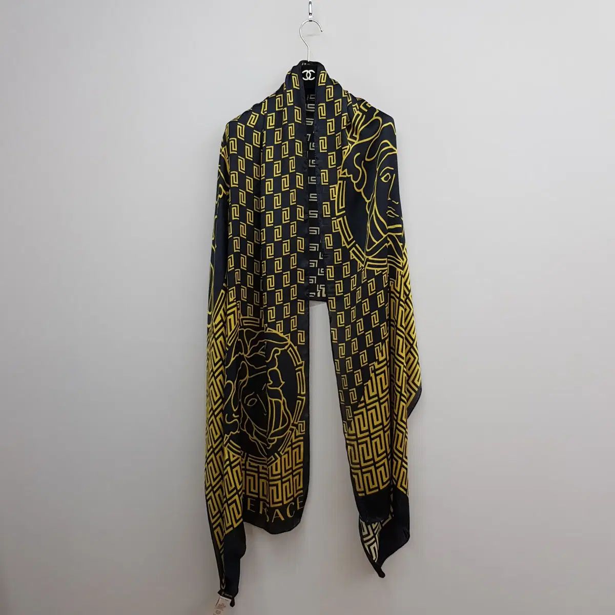 Versace ヴェルサーチェ メドゥーサ シルク スカーフ
