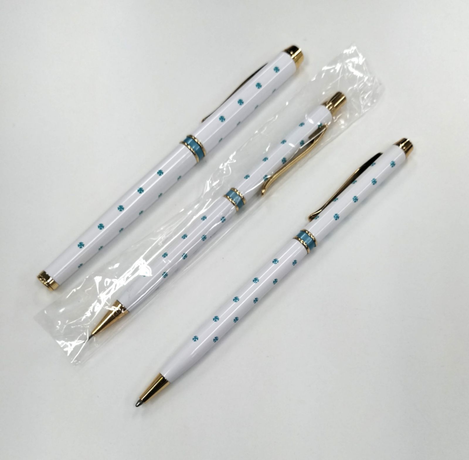 昭和時代の ペリカンの 万年筆 未使用 ドイツ製 14 C の585 昭和時代の ペリカンの 万年筆 未使用 ドイツ製 14 C の585 理由