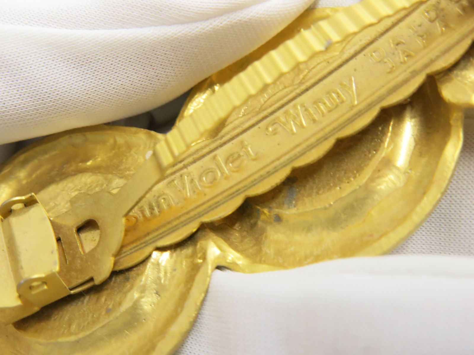 サン・ヴァイオレット・ウィニー バレッタ ゴールドカラー Sun violet  