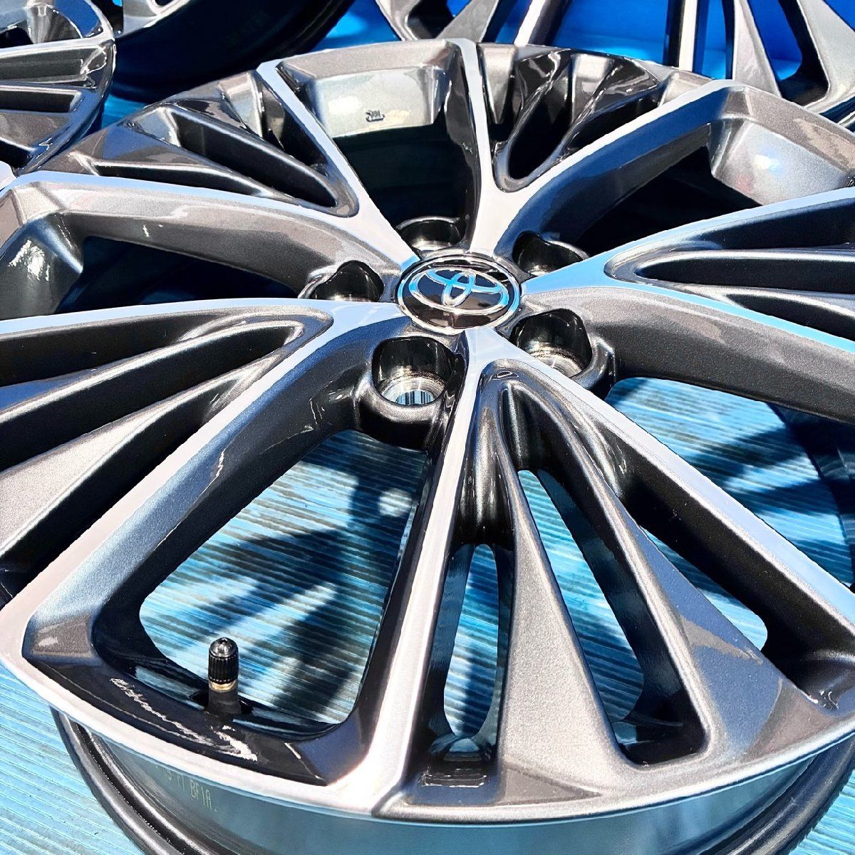 新車外し 即納 トヨタ 60系 プリウス ハイブリッドZ 純正アルミ