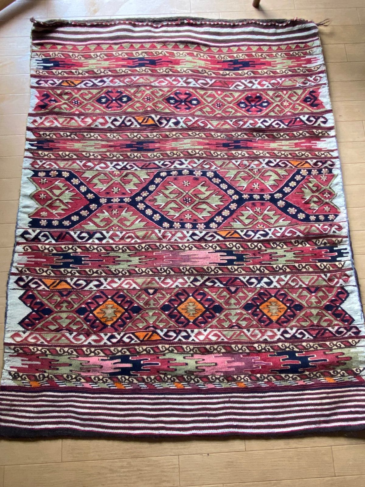 トルコでも 地中海沿いの街メルシンのムットキリムチュヴァル 袋状 のオリジナル細かい織りと柄総草木染是非手に入れてください