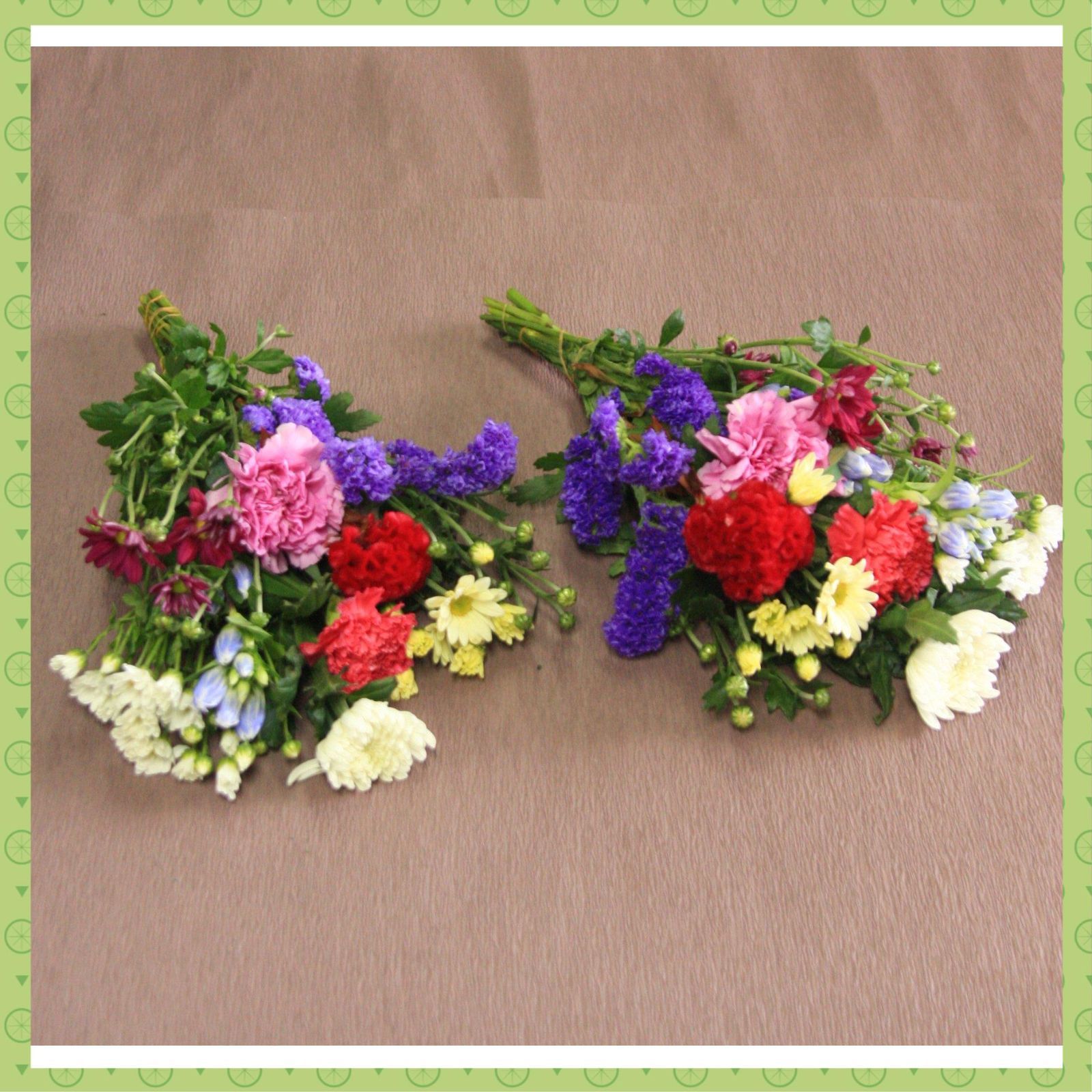 【人気商品】花 一対二束 お供え Mサイズ (菊) (生花/仏花/枕花仏壇生花/四十九日/お悔やみ/法事/お盆/お彼岸) [総理大臣賞受賞デザイナー監修] [秦野市の花屋 フローリストせきど]