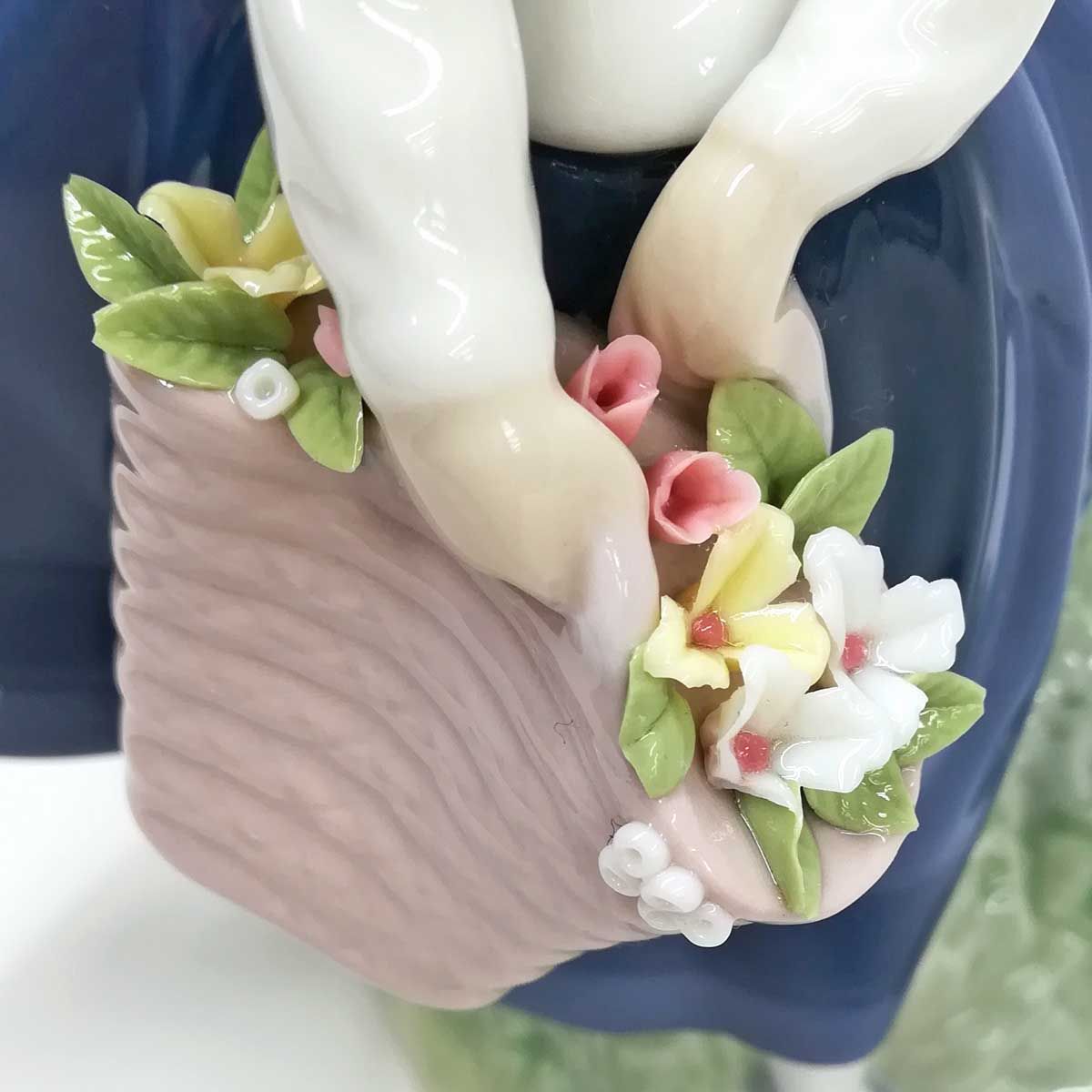 良品『USED』 リヤドロ きれいな花ばかり 置物 陶器 ホワイト 花かご