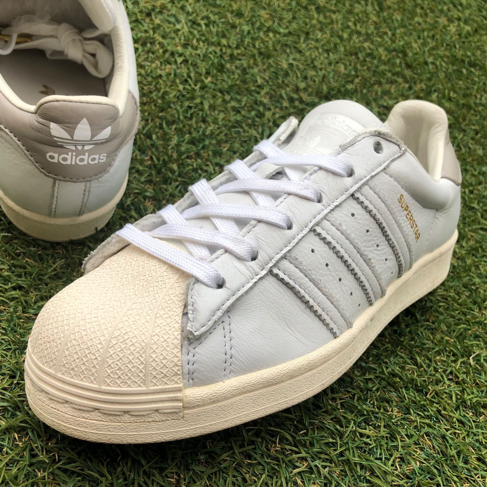 美品23.5 adidasアディダス×トゥモローランド スーパースターHT284