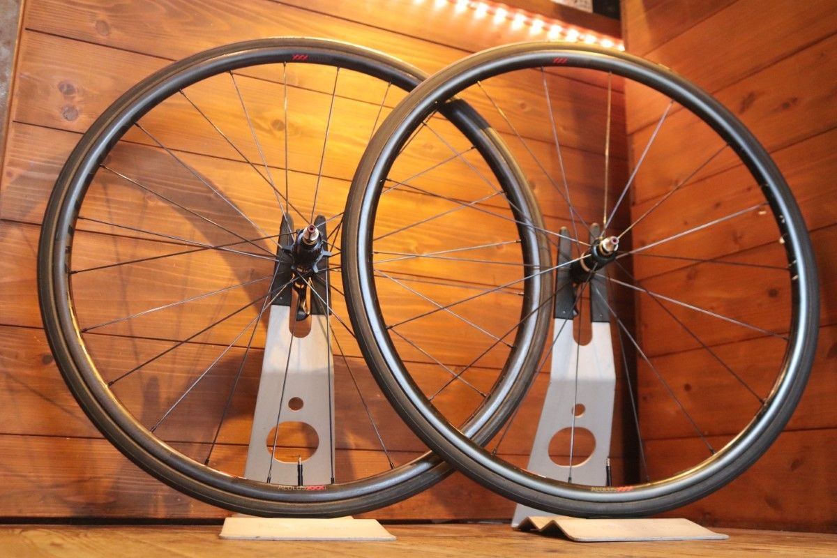 bontrager Aeolus xxx2/xxx4 前後セット　カーボン bontrager Aeolus xxx2/xxx4 前後セット クリンチャー ボントレガー