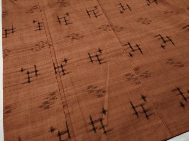 平和屋着物○国指定重要無形文化財 本場久米島紬 手織 正絹 逸品