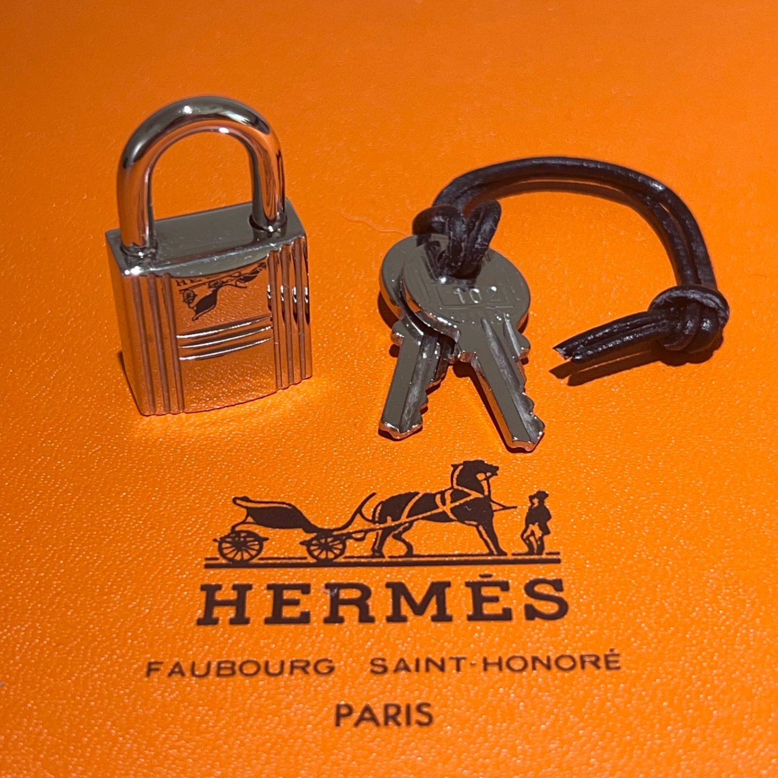 美品 HERMES エルメス カデナ シルバー 鍵2本付属 南京錠 - メルカリ