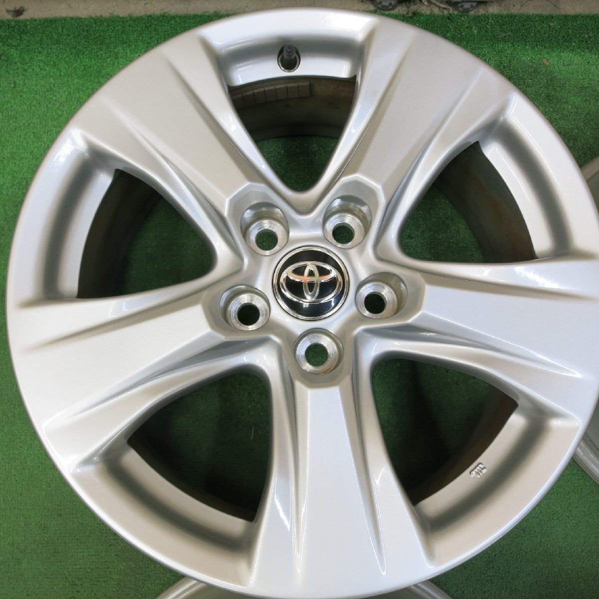 トヨタ RAV4 50系 純正 17インチ7J +35 PCD 114.3 17インチ rav4 車