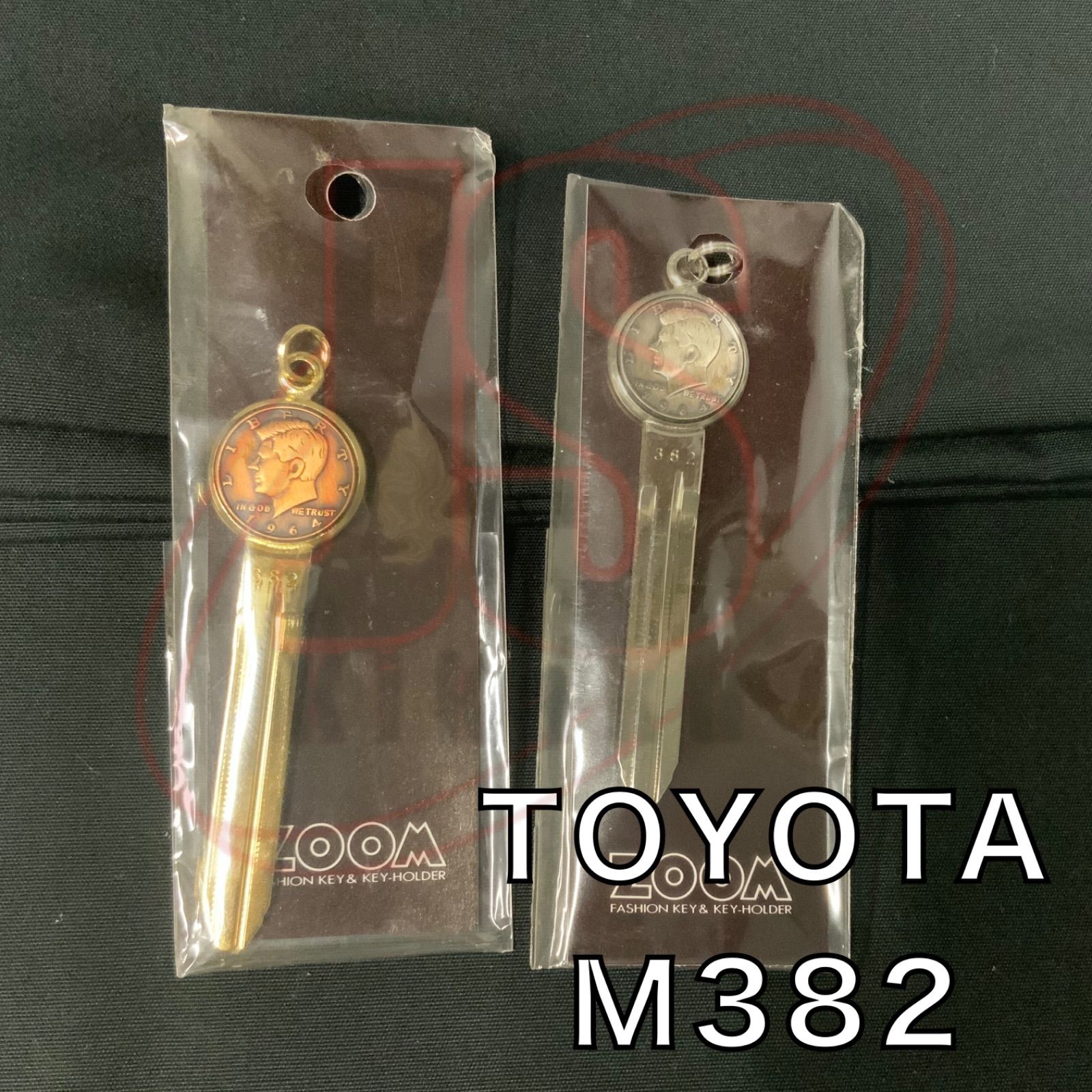 絶版 TOYOTA ファッションキー　M382 2本 トヨタ　マークⅡ　エスティマ ハイエース など 旧車 アートキー コレクション シルバー  ゴールド セット　ラパン スピアーノ MRワゴン 自動車