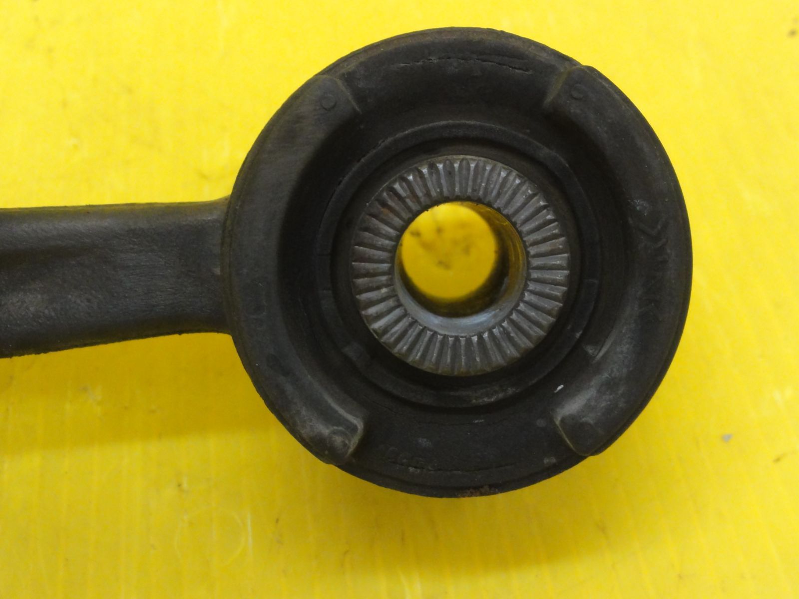 平成13年車 トヨタ JCG10 プログレ 左 前 フロント ロアアーム 純正 F30664 FFCRYSTALESIA_COM