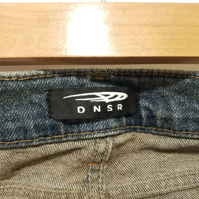 DNSR フ