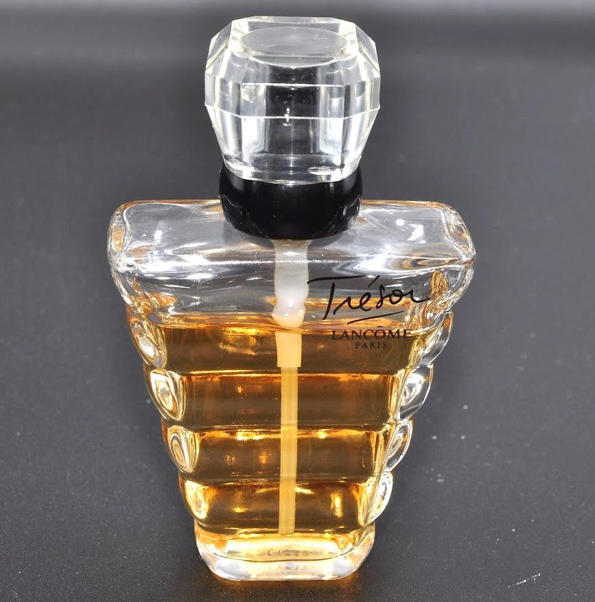 30ml Lancome ランコム TRESOR EAU DE PARFUM トレゾァ オードパルファム スプレー 香水 フランス製 5G62713  - メルカリ