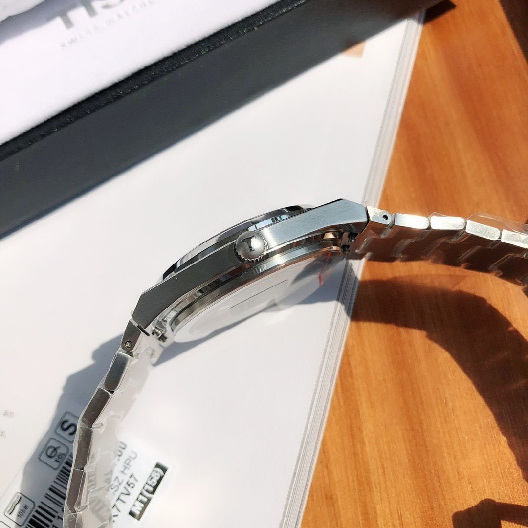 TISSOT ティソ メンズ腕時計 40mm｜スイス製クオーツ×サファイア