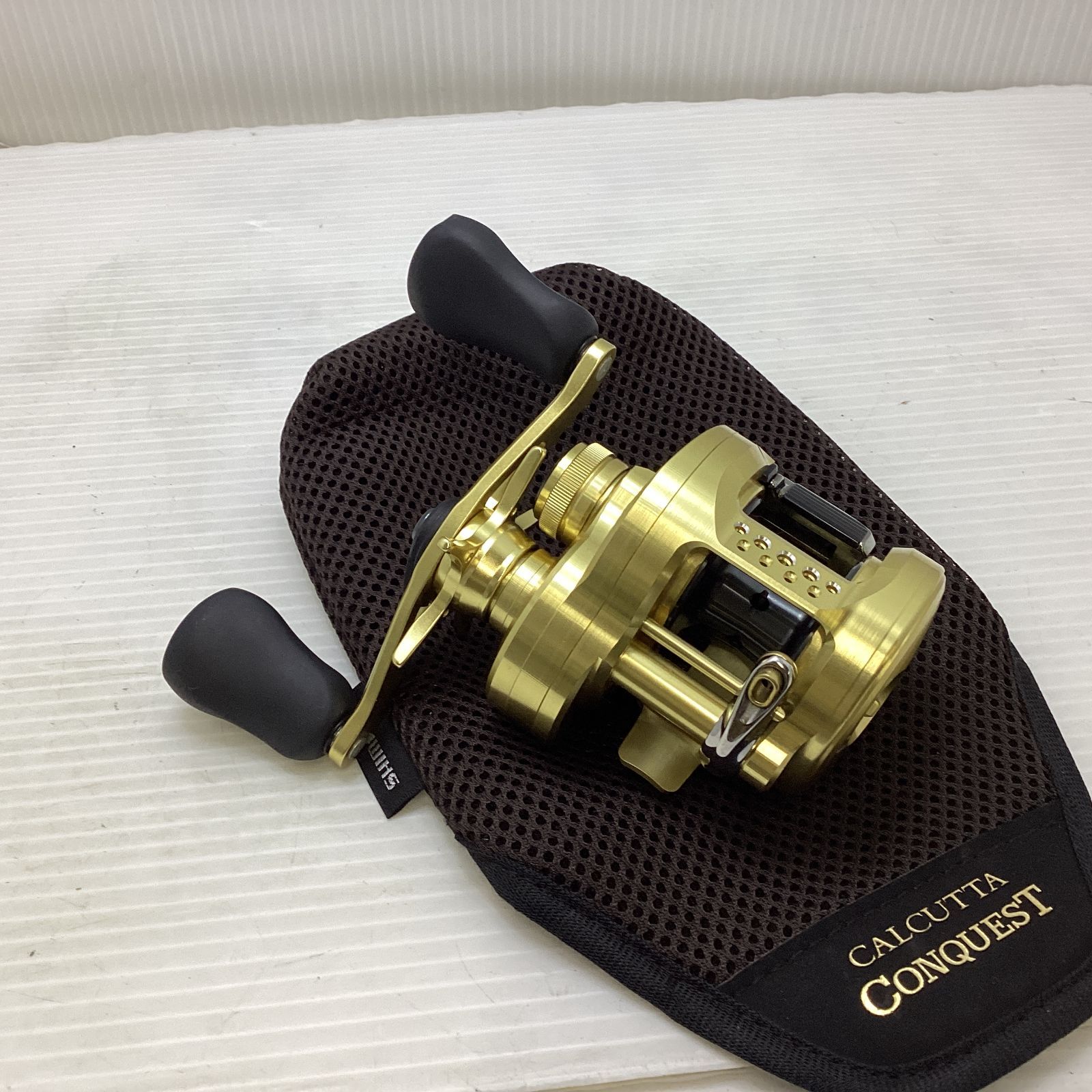 シマノ SHIMANO 22 カルカッタコンクエスト 200XG 右ハンドル 044402