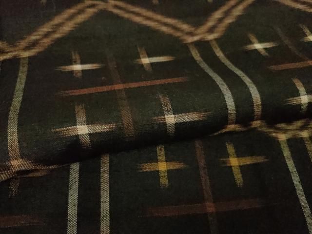 平和屋本店■極上国指定重要無形文化財　本場久米島紬　手織　亀甲絣　反端付き　逸品　DZAA4091kh5 平和屋本店□極上国指定重要無形文化財 本場久米島紬 手織 亀甲絣 反端