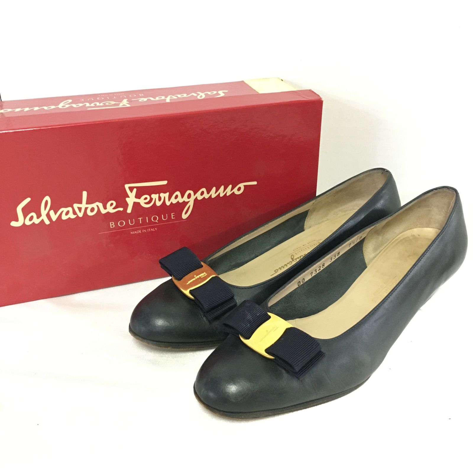 Salvatore Ferragamo サルバトーレフェラガモ リボンパンプス ネイビー