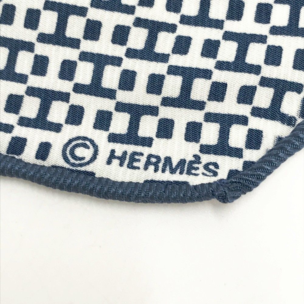 HERMES エルメス ポワントゥ スカーフ シルク ロゴ柄 ネイビー系