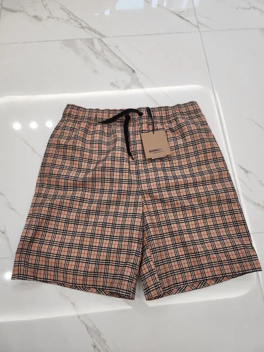 全品送料無料！ BURBERRY バーバリー チェック 半ズボン 14Y 宅配便商品