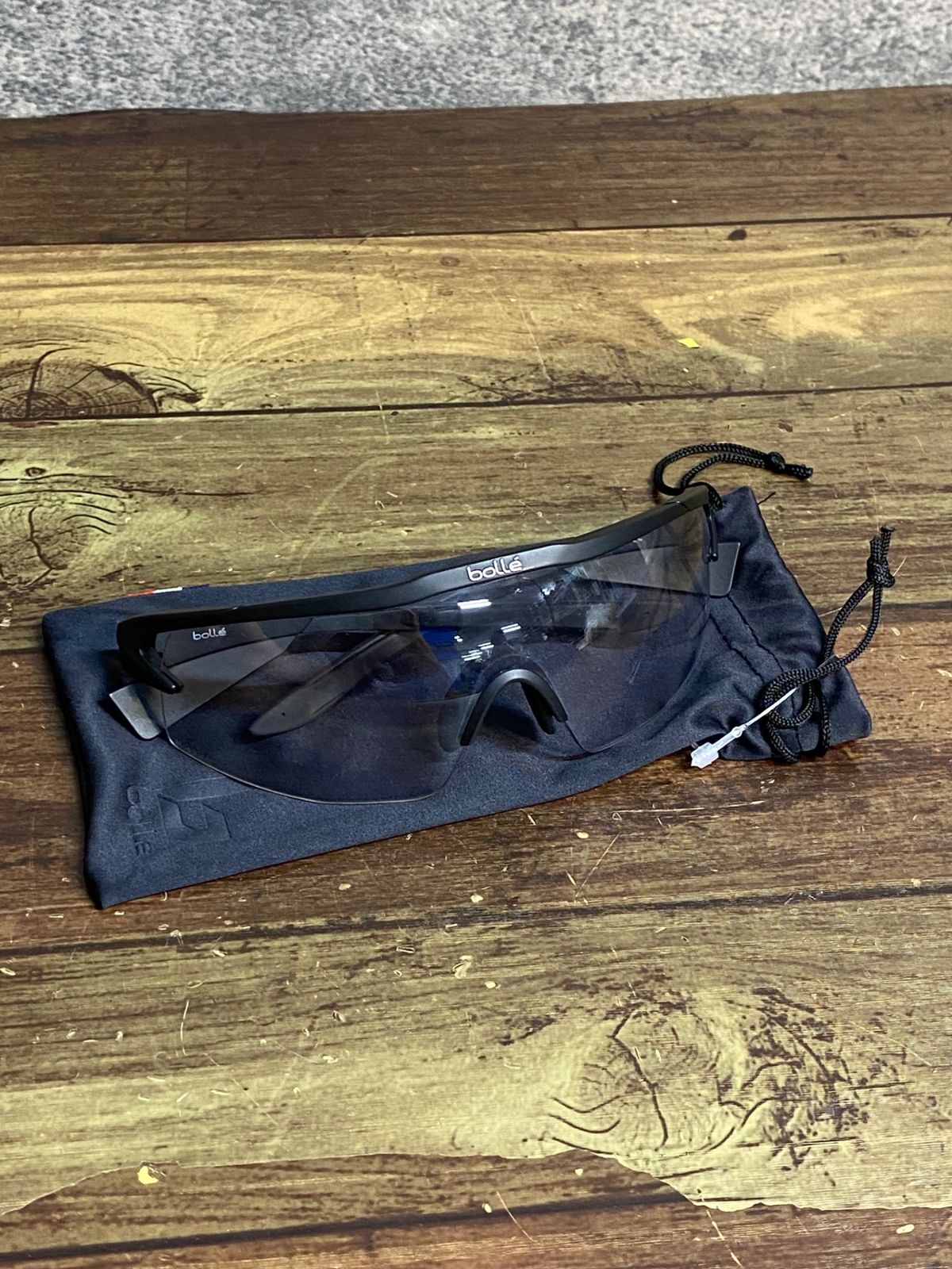 JJ989 ボレー BOLLE AEROMAX サングラス アイウェア 黒 調光レンズ