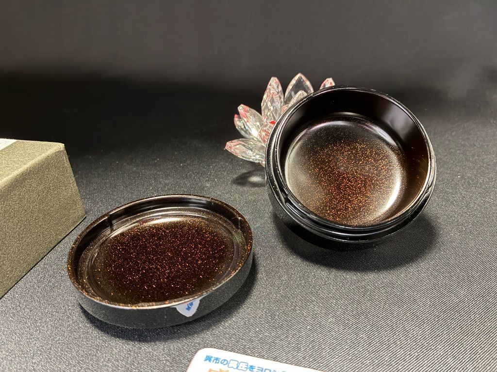 川本仏壇店「切立香合/黒塗内梨地/本金蒔絵月影杏葉紋入/浄土宗