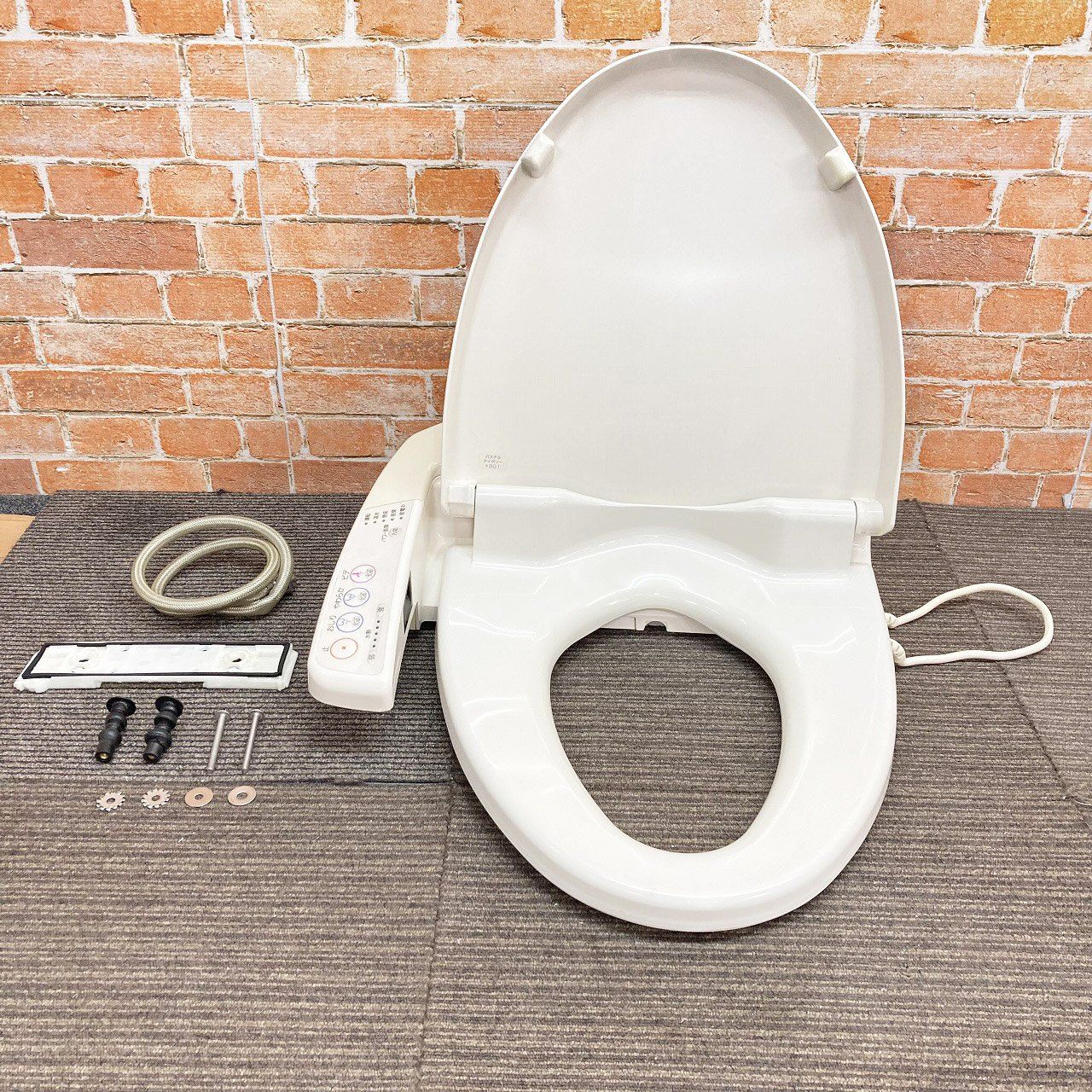 品 TOTO 電気温水便座 ウォシュレット シャワートイレ アイボリー系 1I090603