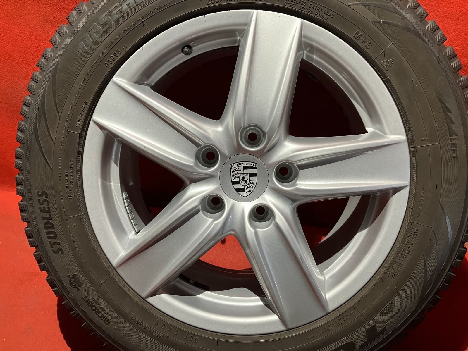 スタッドレスタイヤホイールセット 255|55R18