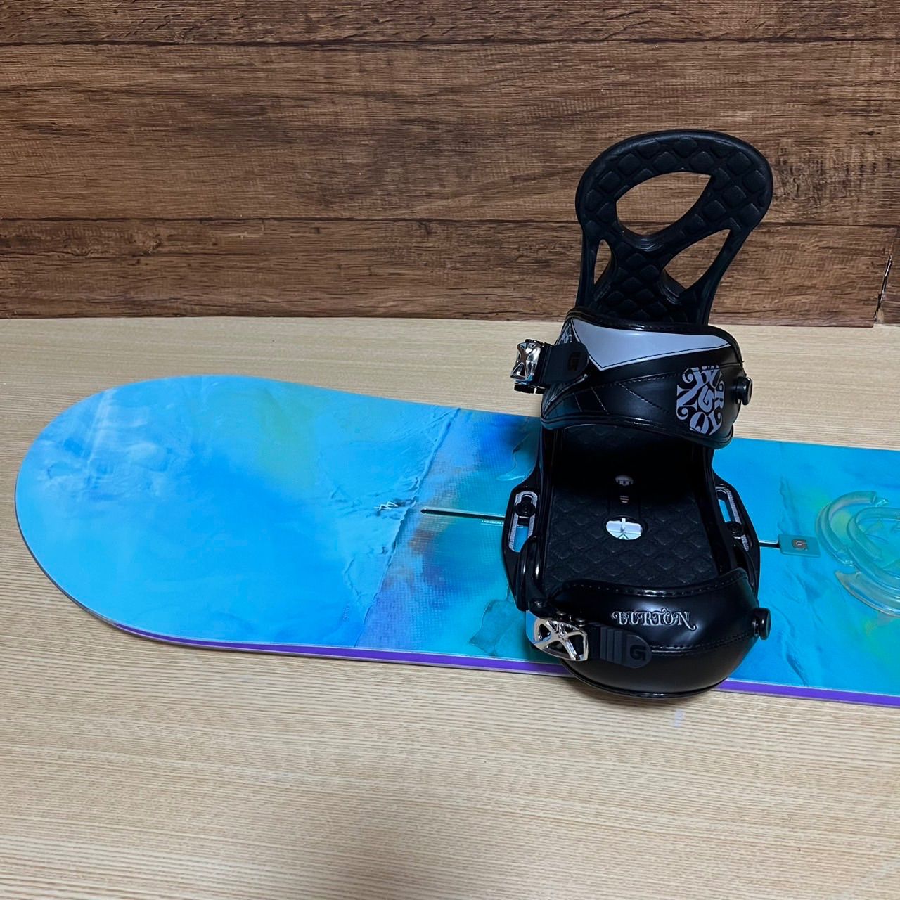 派手な BURTON バートン レディース スノーボード2点セット ボード 144cm バインディング ビンディング STILETTO est スティレットEST Mサイズ 23〜25cm 品質保証で、高速配送！