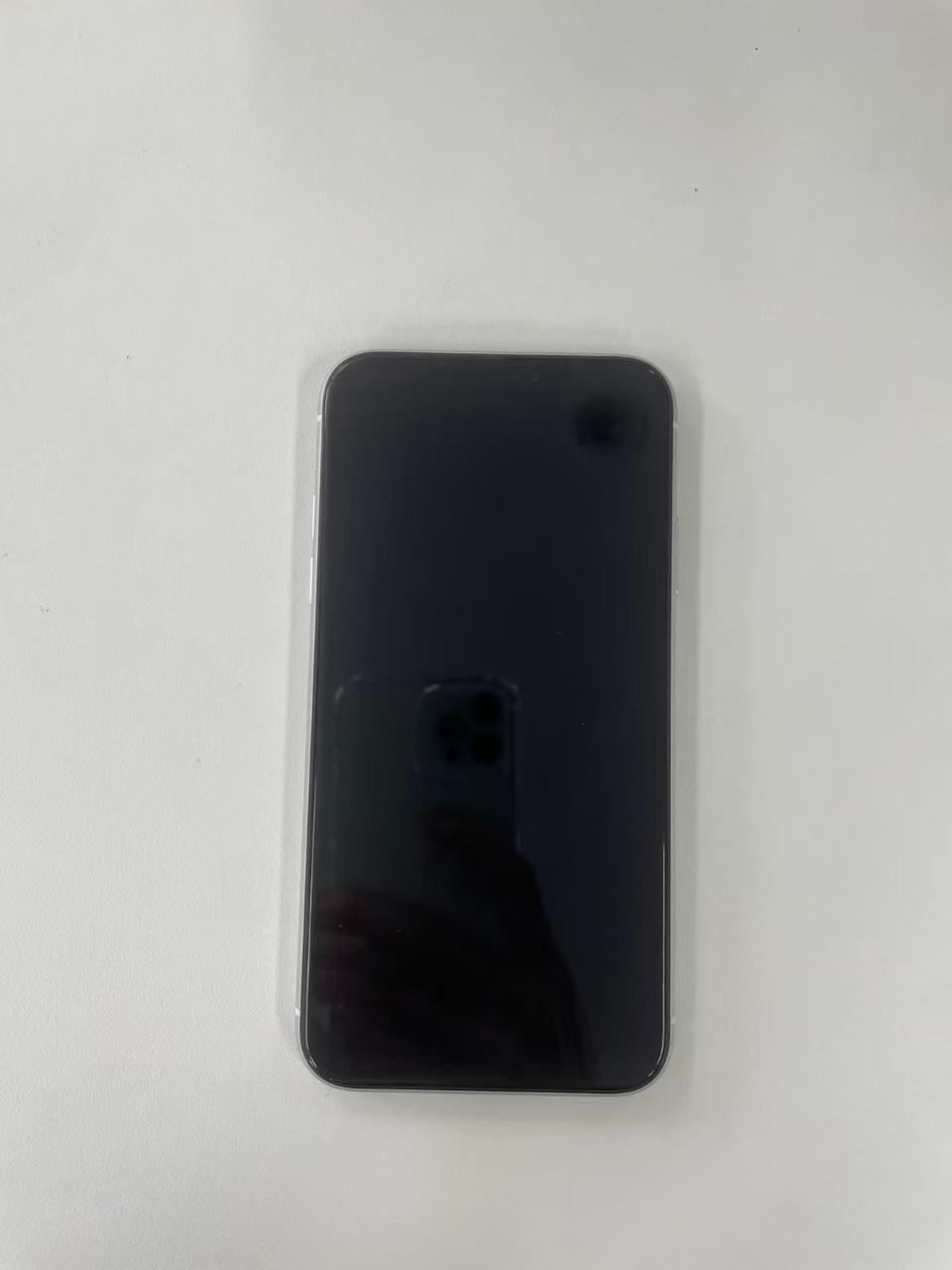 液晶訳ありiPhone XR128GB ホワイト SIMフリー XR SIMフリー iPhone SIM スマホ メルカリ