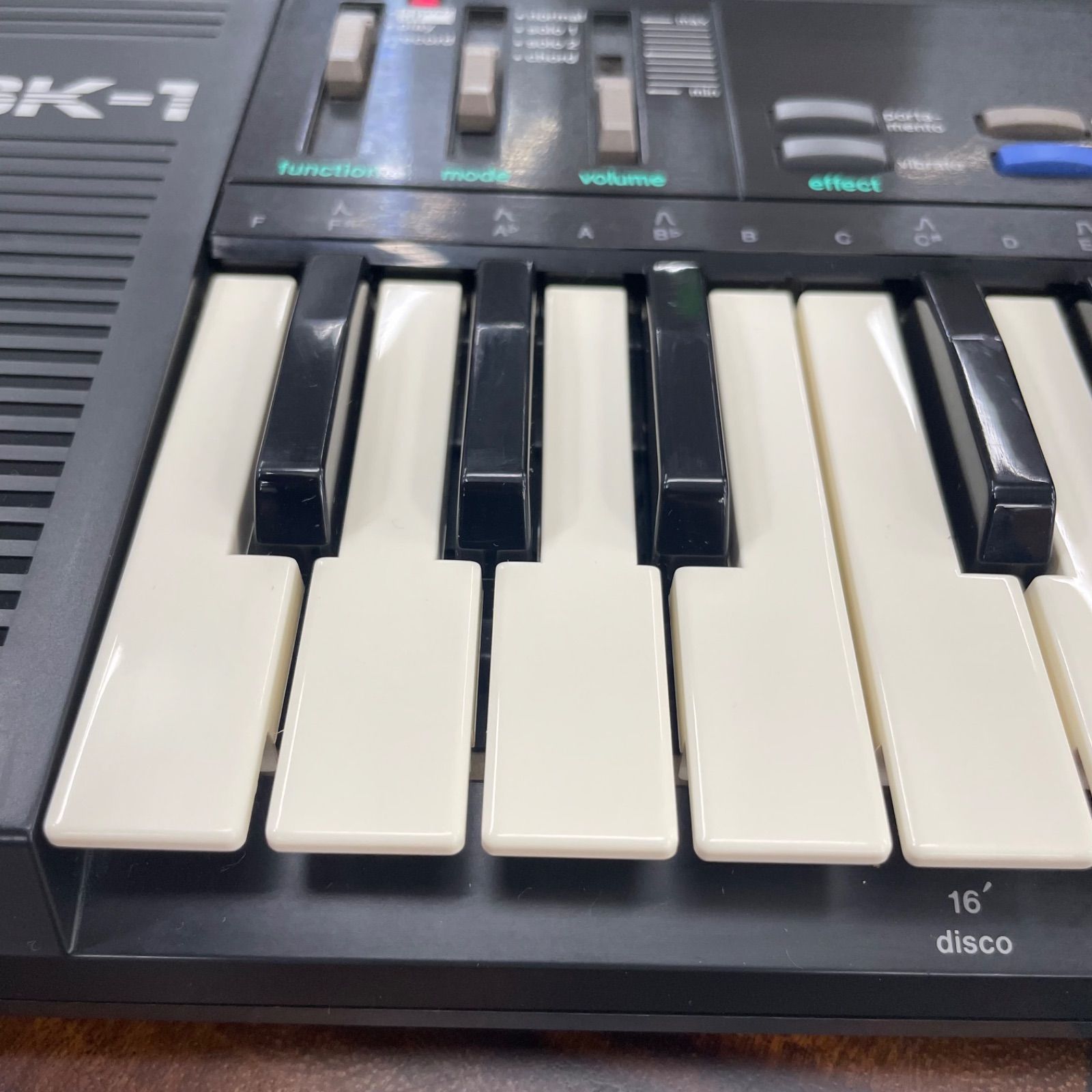 CASIO SK-1 シンセサイザー 32鍵　中古品 Casio SK-1 32 Key Lo-Fi Sampling Electronic Keyboard