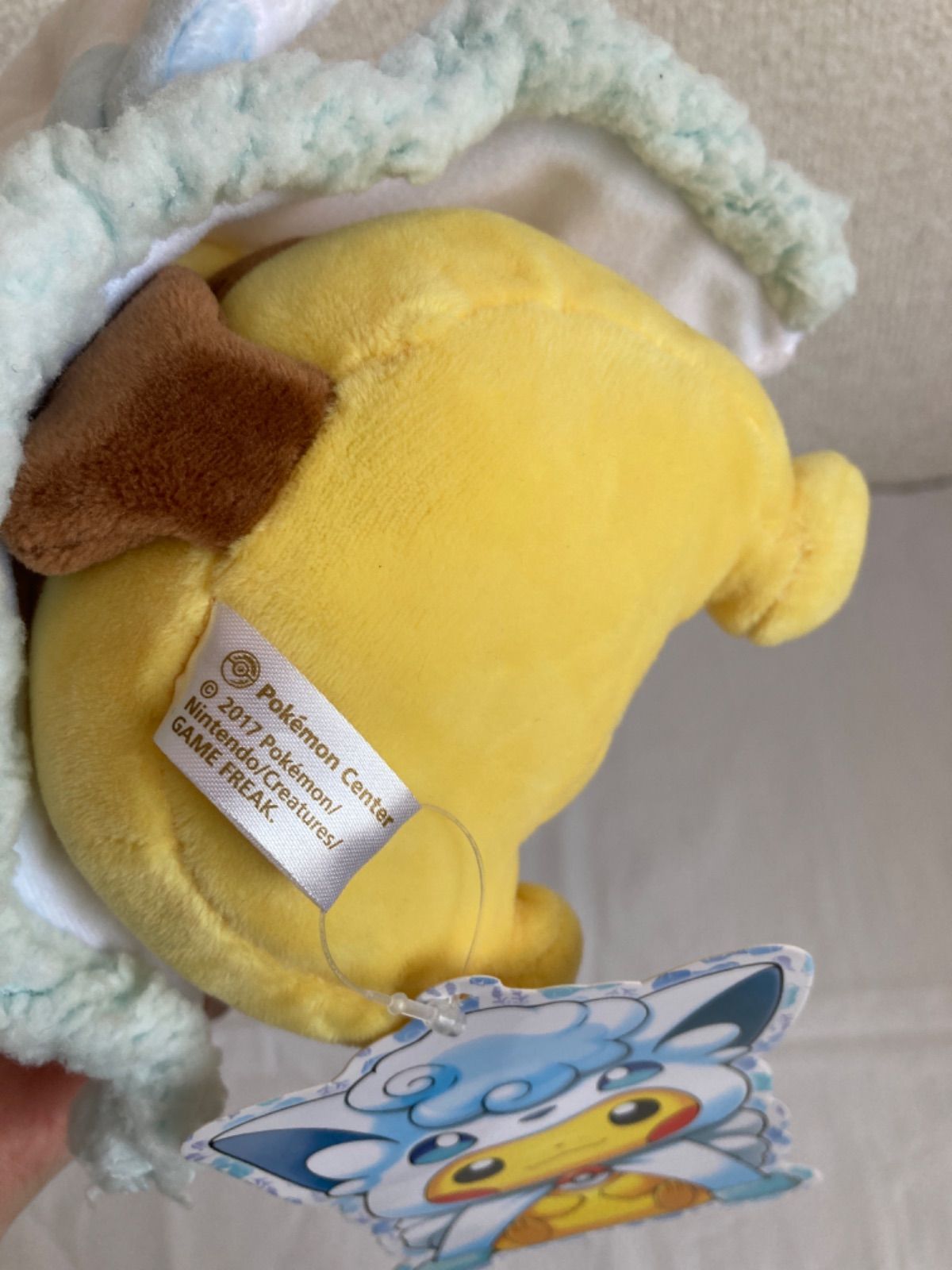 アローラロコンポンチョのピカチュウ ぬいぐるみ ロコンポンチョのピカチュウのグッズ登場。人が着れるロコンの