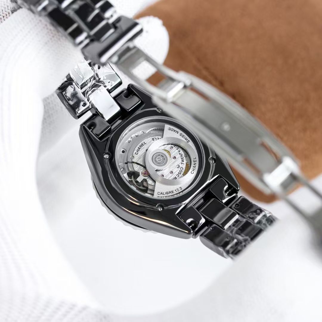 ご購入大歓迎です シャネルクロノグラフ 33mm ブラック 自動巻き