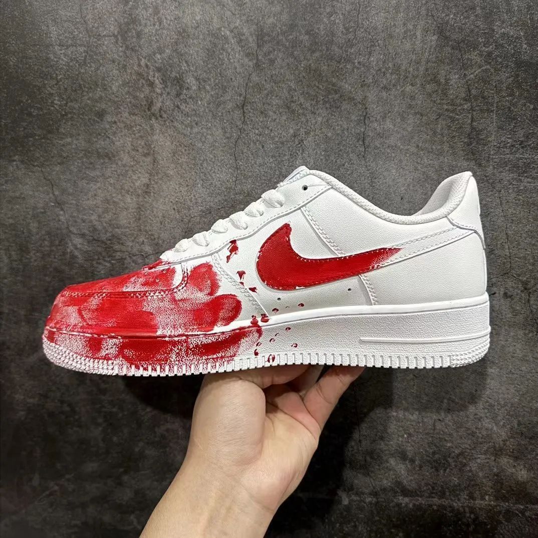 ナイキNike Air Force 1スプレーペイントスニーカー