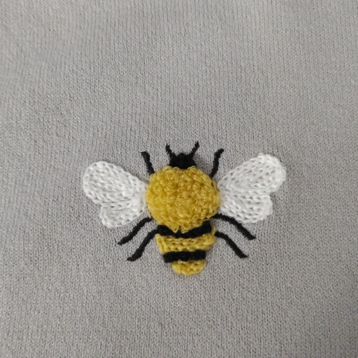 - グレーベージュ