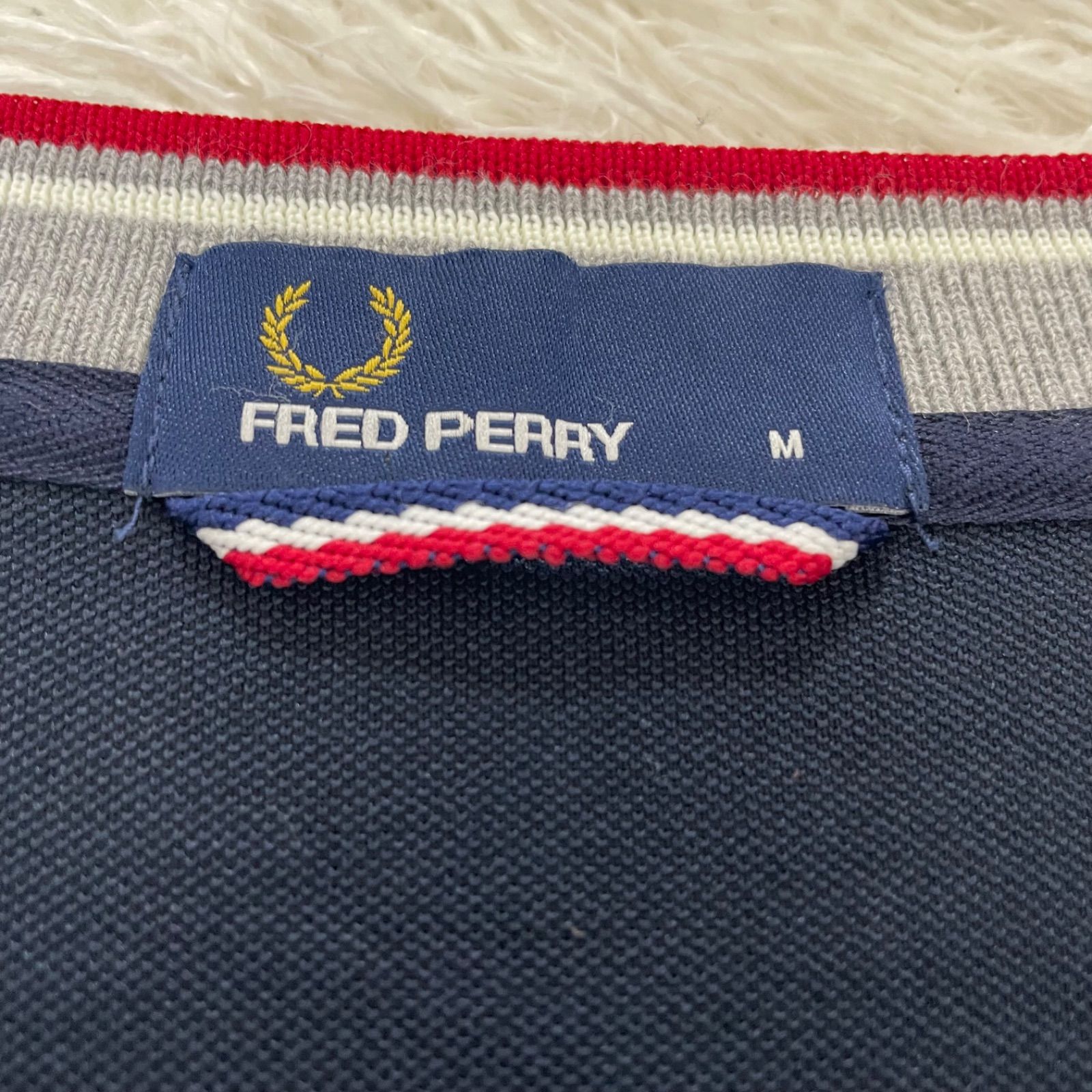 W160/美品 FRED PERRY カーディガン Vネック ロゴ刺繍 S 紺 美品 フレッドペリー カーディガン Mサイズ 紺 Vネック ロゴ