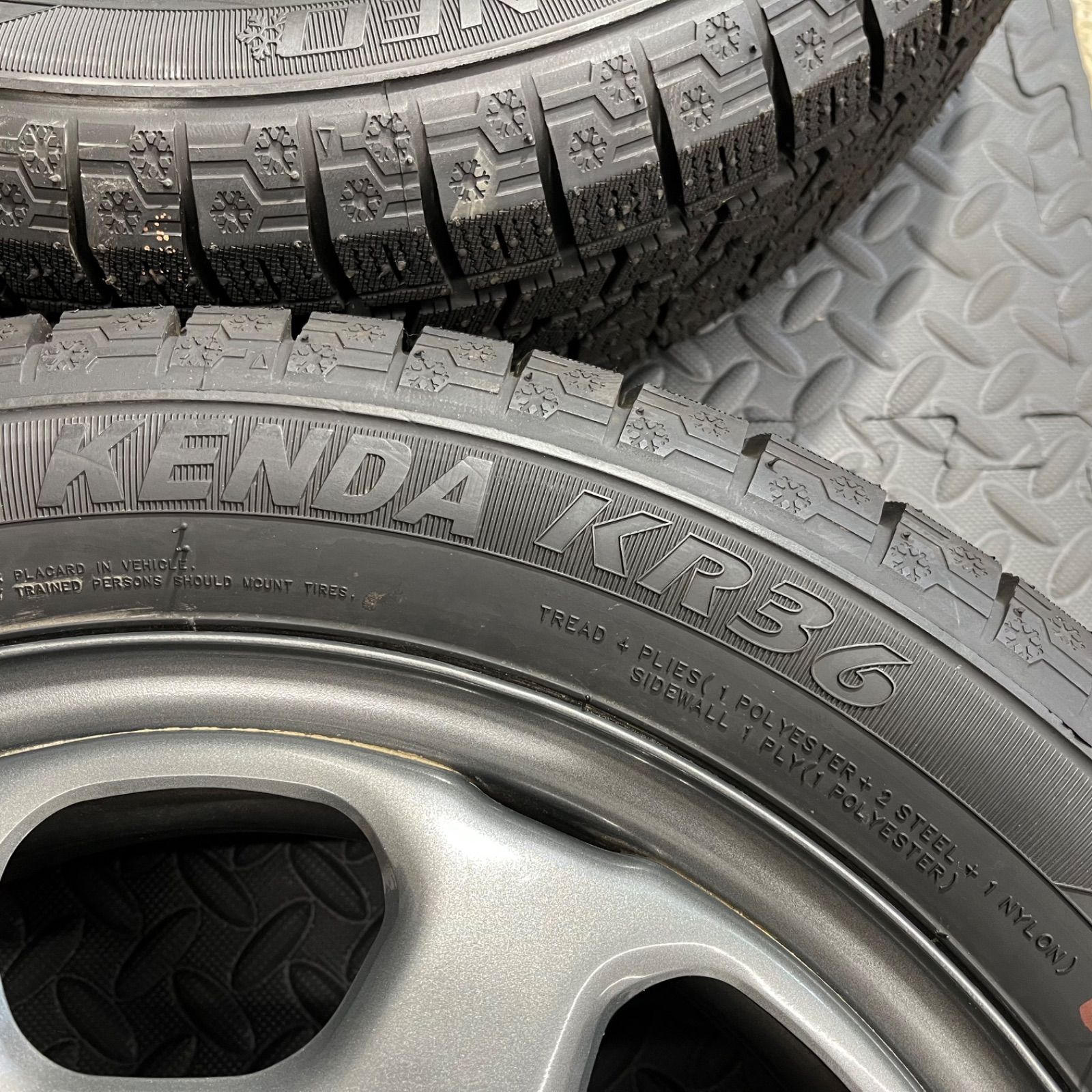 スタッドレスタイヤ 冬タイヤ