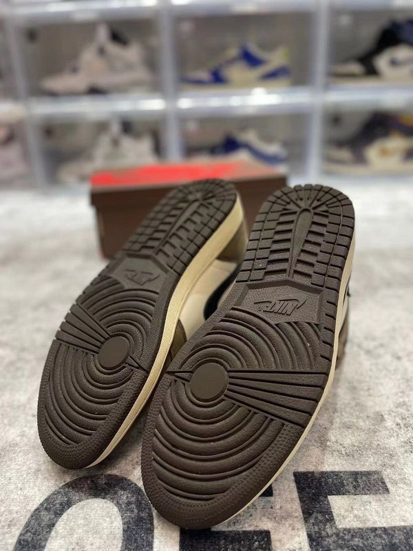 Air jordan1 High Travis Scott新品未使用 Jordan x Travis Scott Air Jordan 1 High OG SP スニーカー
