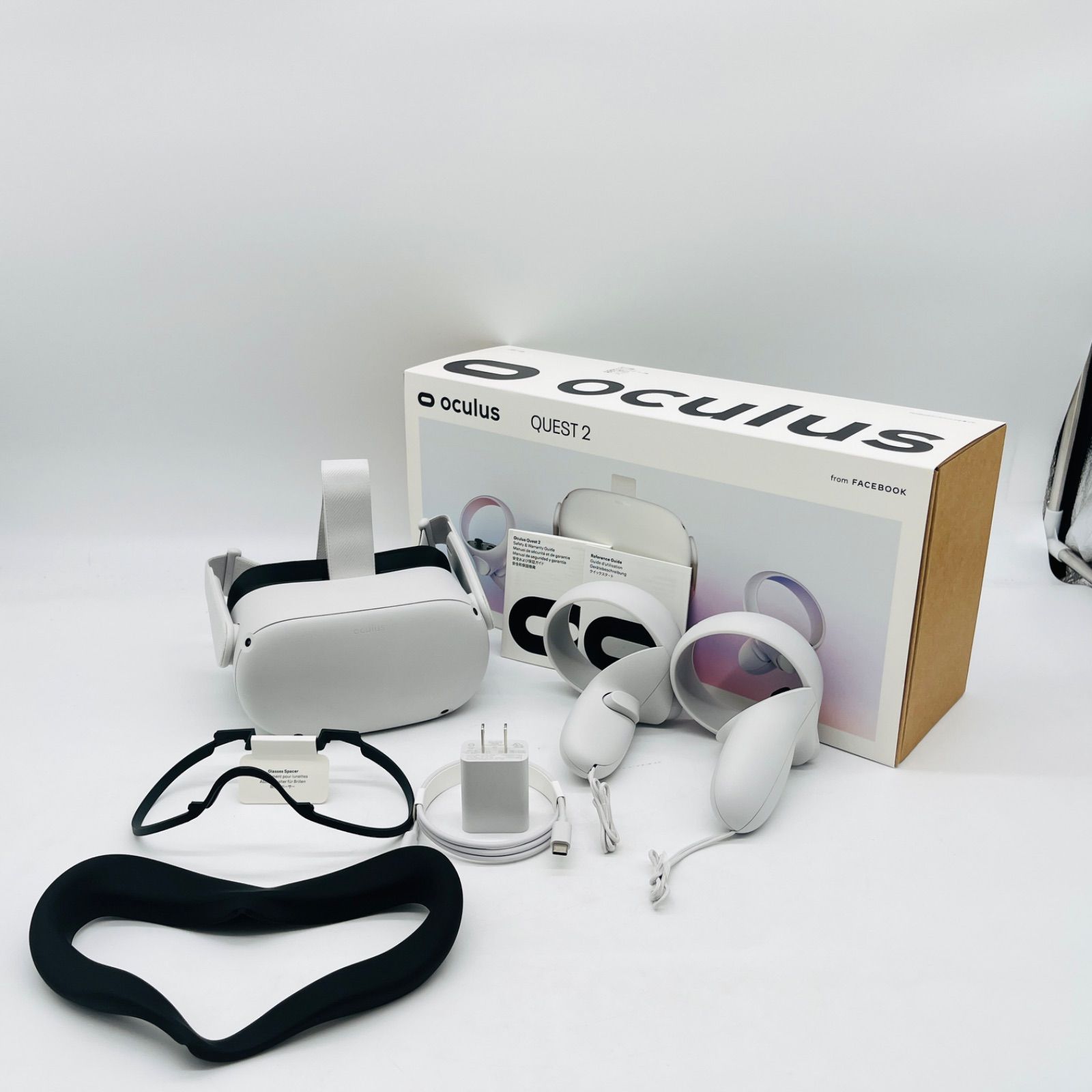 Oculus Quest 2—完全ワイヤレスのオールインワンVRヘッドセット—64GB