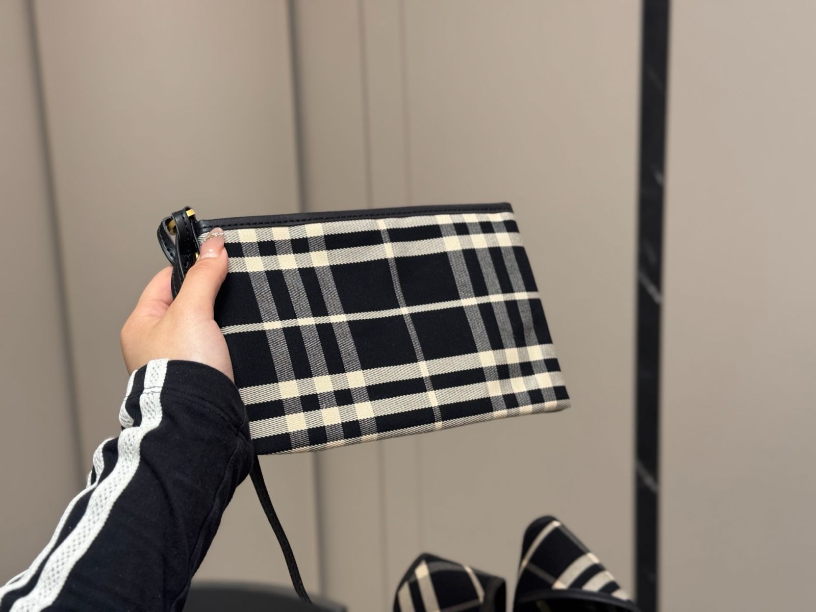 今日 Burberry HOBO バケットバッグ サイズ 26×22cm カラーバリエーション豊富 送料無料 今の在庫はセール価格 STEELWINDOWSANDDOORS_COM