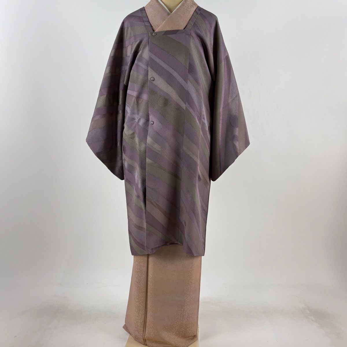 道行 身丈103cm 裄丈62.5cm S 和装コート 角衿 鈴乃屋 斜縞 薄紫 正絹