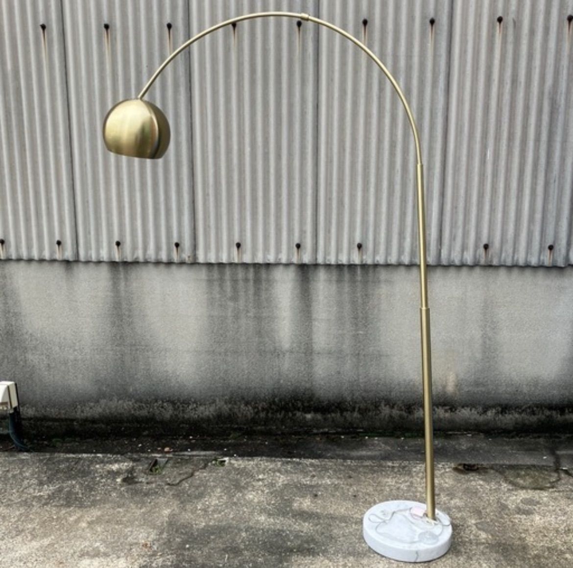 フロアライト 間接照明 照明器具 ゴールド フロアランプ オシャレ おしゃれ 動作ok 定価約8万円 倉庫前引き取り 価格 配達の場合ご相談ください